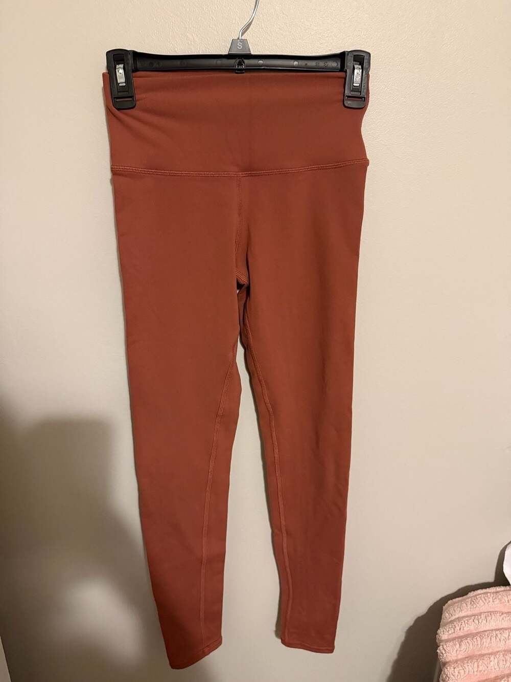Alo Yoga High-Waisted Leggings in Terracotta